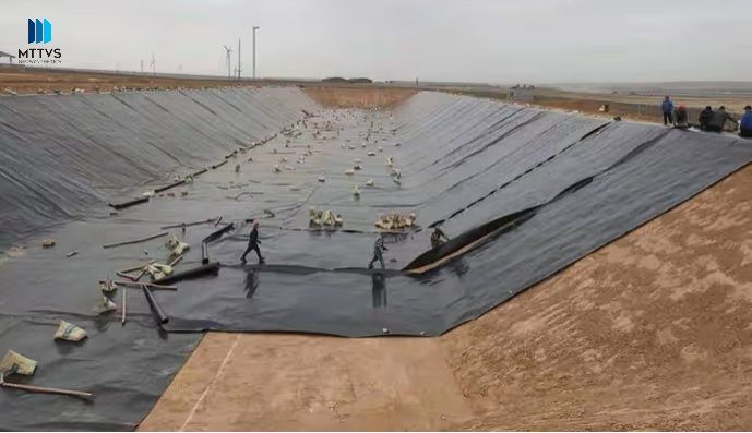 Geomembrane laying in sewage tank